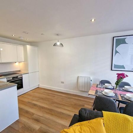 Free Parking: Old Trafford Apartment Manchester Ngoại thất bức ảnh