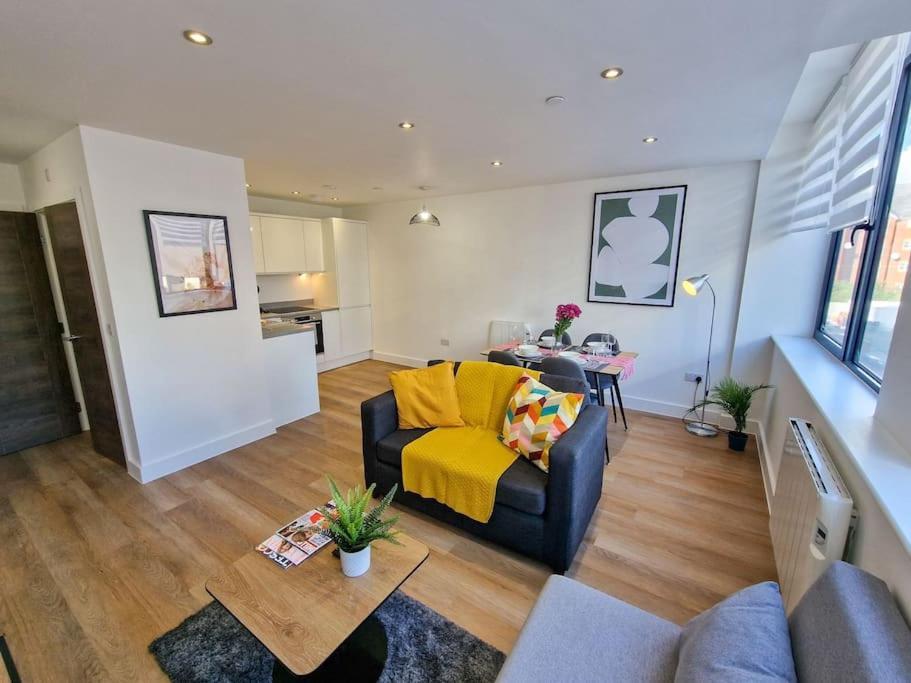Free Parking: Old Trafford Apartment Manchester Ngoại thất bức ảnh