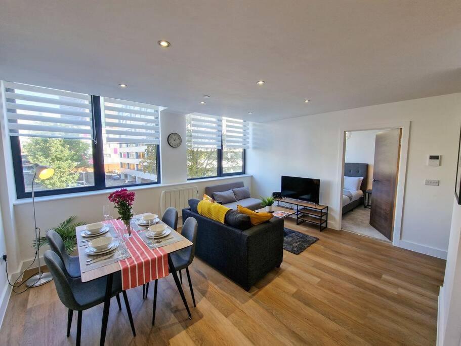 Free Parking: Old Trafford Apartment Manchester Ngoại thất bức ảnh